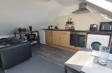  4, 18, Cathays, Cardiff - Image 2