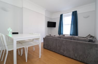 Roath, Plasnewydd, Cardiff - Image 2