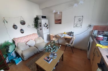  16, Cathays, Cardiff - Image 2