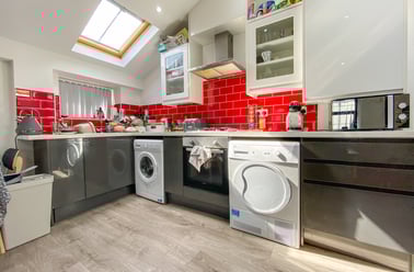 Cathays Park, City Centre, Cardiff - Image 2