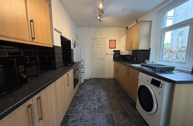 Roath, Plasnewydd, Cardiff - Image 3