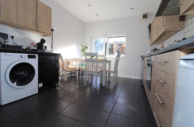 Roath, Plasnewydd, Cardiff - Image 3