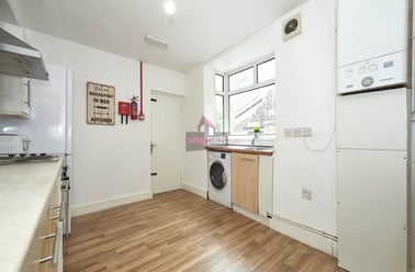 Salford, Pendleton - Image 2