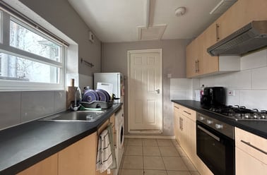 Cathays, Cardiff - Image 2