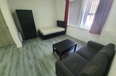  19, Adamstown, Cardiff - Image 3