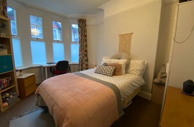 Heath, Gabalfa, Cardiff - Image 2