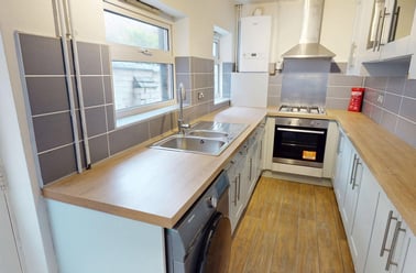 Lansdowne Road, Aylestone Park, Leicester - Image 2
