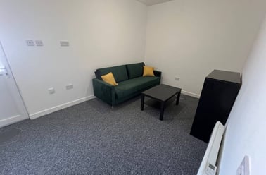 3, 18, Adamstown, Cardiff - Image 2