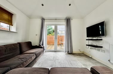 Cathays, Cardiff - Image 3