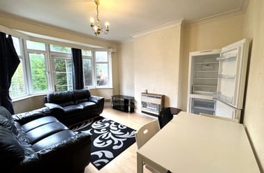 Victoria Park Road, Clarendon Park, Leicester - Image 2