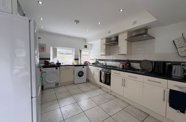 Cathays, Cardiff - Image 2