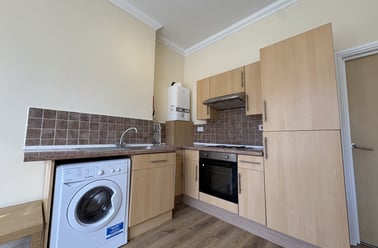 Roath, Plasnewydd, Cardiff - Image 2