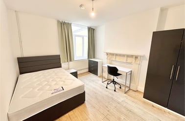 Pantygwydr Road, Uplands, Swansea - Image 2