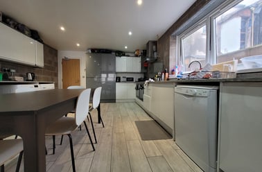 Cathays, Plasnewydd, Cardiff - Image 3