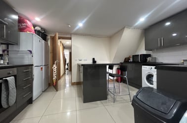Cathays, Plasnewydd, Cardiff - Image 2