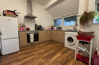 Roath, Plasnewydd, Cardiff - Image 2