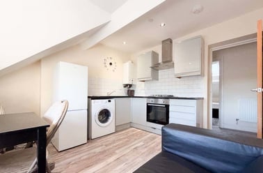 Roath, Adamstown, Cardiff - Image 2