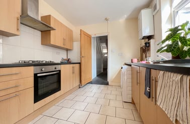 Roath, Plasnewydd, Cardiff - Image 2