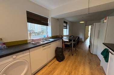 Cathays, Cardiff - Image 2