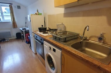  3, 16, Cathays, Cardiff - Image 3