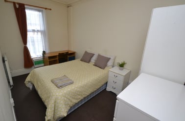 Henry Road, West Bridgford, Nottingham - Image 2