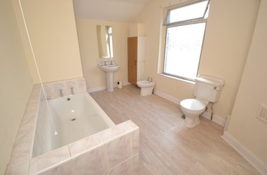 Trent Boulevard, West Bridgford, Nottingham - Image 2