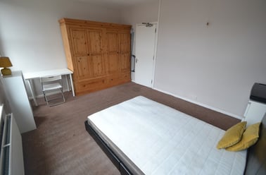 Exchange Road, West Bridgford, Nottingham - Image 3