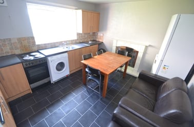 Oliver Close, Arboretum, Nottingham - Image 3