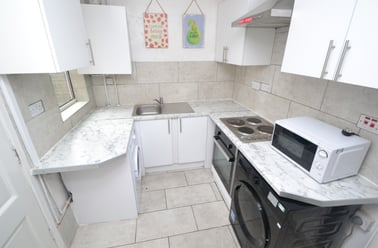 Highfield Road, Dunkirk, Nottingham - Image 2