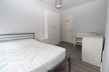 Castle Boulevard, Lenton, Nottingham - Image 3