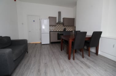 (26/27) Castle Boulevard, Lenton, Nottingham - Image 2