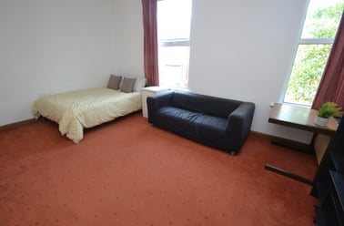 (Bills exc) North Road, West Bridgford, Nottingham - Image 2