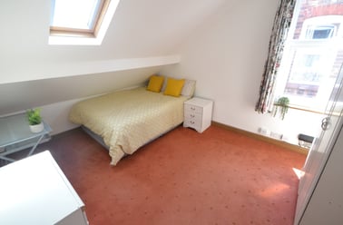 (Bills exc) North Road, West Bridgford, Nottingham - Image 3