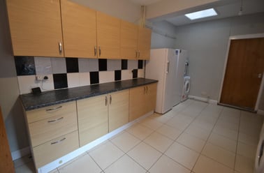 (5BED) Sherwin Road, Lenton, Nottingham - Image 2