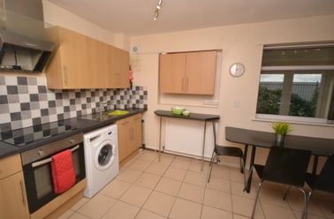 (4BED) Allenfield Court, Park Road, Lenton, Nottingham - Image 2