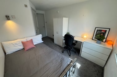 (Room) Middle Street, Beeston, Nottingham - Image 2