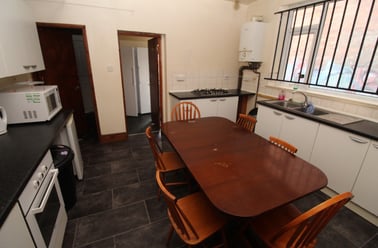 (5 Bed) Derby Road, Radford, Nottingham - Image 3