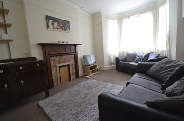 (4 Bed) Johnson Road, Lenton, Nottingham - Image 3