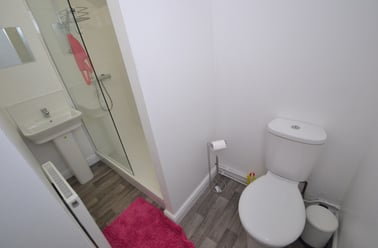 (4 Bed) Johnson Road, Lenton, Nottingham - Image 2