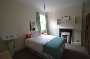 (4 Bed) Johnson Road, Lenton, Nottingham - Image 2
