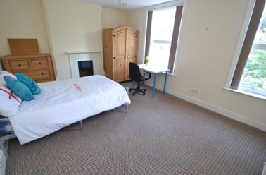 (5 Bed) Harrington Drive, Lenton, Nottingham - Image 2