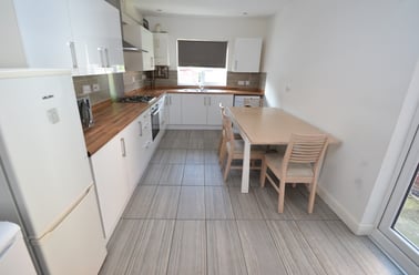 (5 Bed) Harrington Drive, Lenton, Nottingham - Image 3