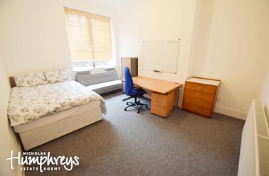 The Parkway, Hanley, Stoke - Image 2