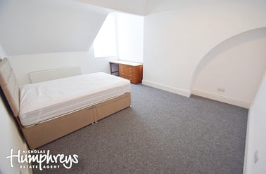 The Parkway, Hanley, Stoke - Image 3