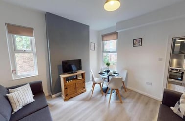 Queens Road East, Beeston, Nottingham - Image 2