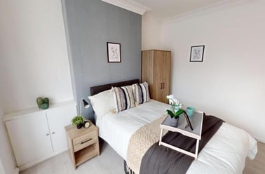 Queens Road East, Beeston, Nottingham - Image 2