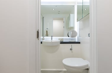 Classic 6 Bed Upper Floor Ensuite, Waterside, 58-62 Avon Street, City Centre, Bristol - Image 2