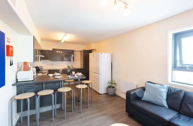 En-suite Premium, Corfe House, Pitwines Close, Central, Bournemouth - Image 2