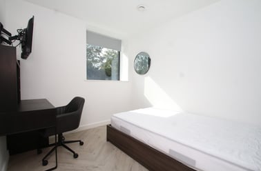 Broadgate, Beeston, Nottingham - Image 2
