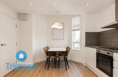 Queens Road, Beeston, Nottingham - Image 2